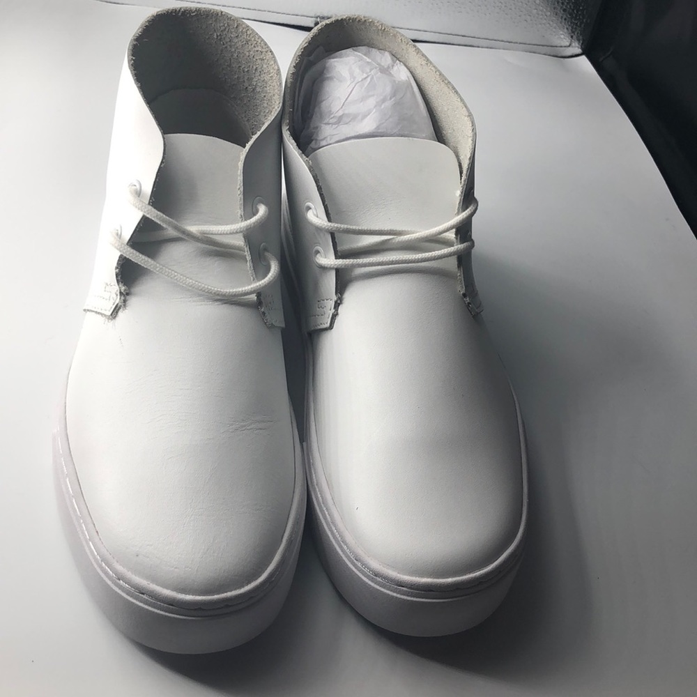 🆕 Saturday’s NYC White Leather Men’s Sneakers 7M